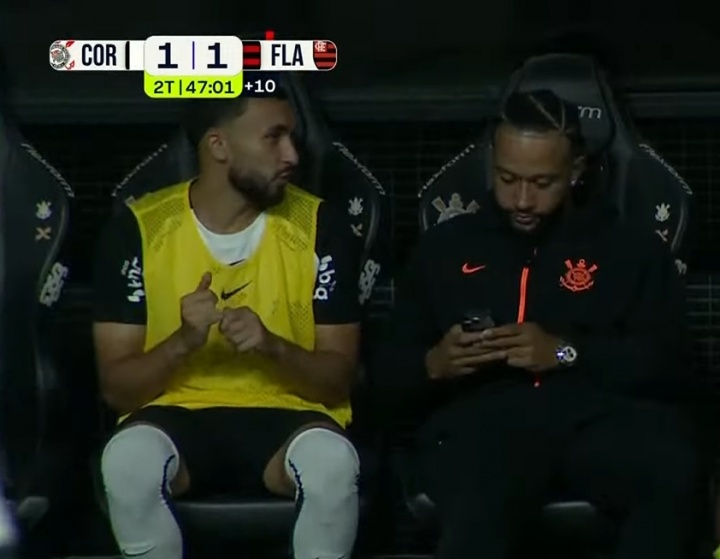 博鱼体育官方网站-玩手机最高禁6场!巴媒:德佩替补席玩手机若是定罪,预计停1-6场