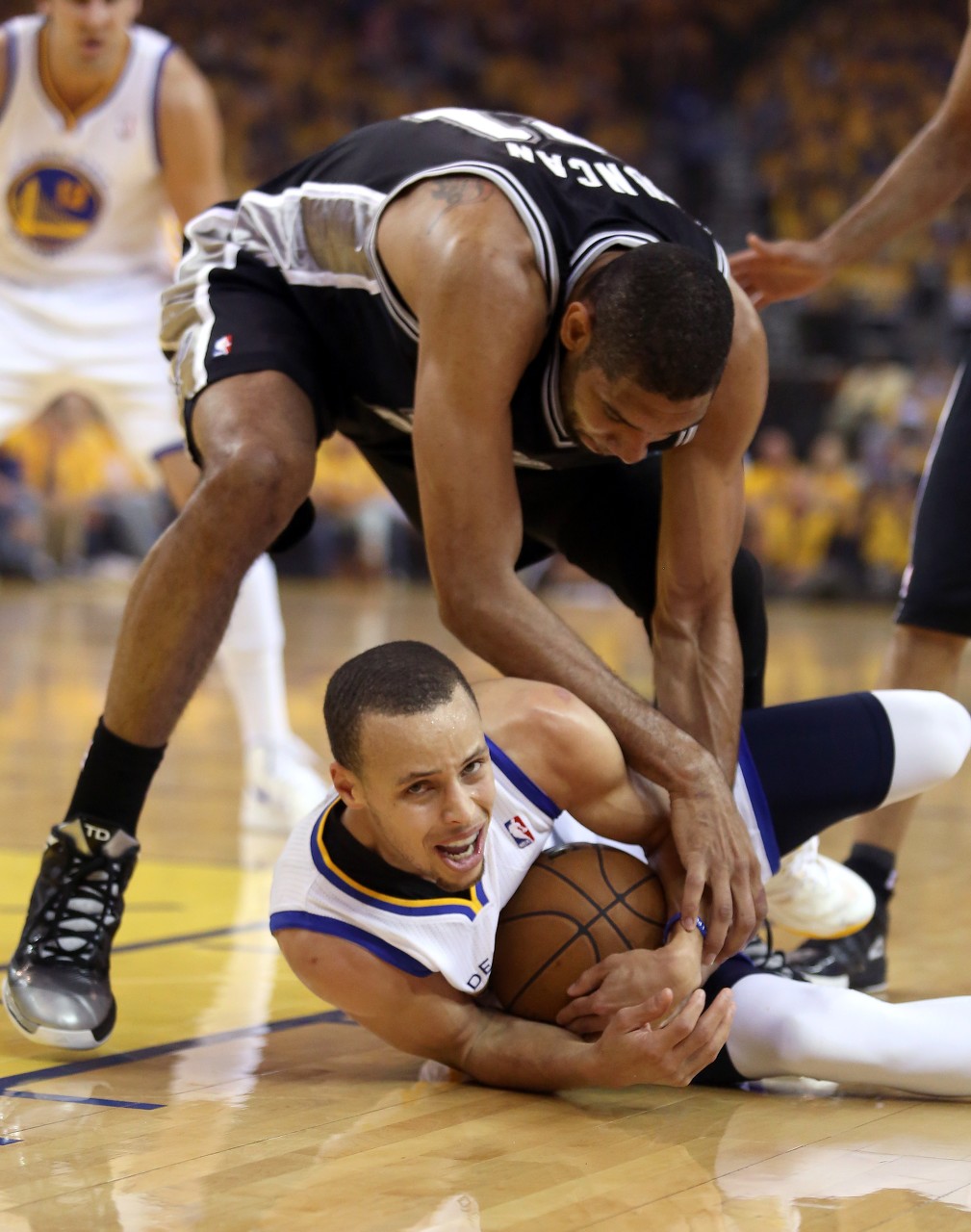 BOYU体育APP下载-下场准备超邓肯!库里替补4记三分贡献17分5板2助1断